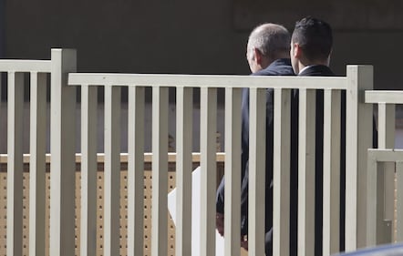 Olmert entra in carcere 3