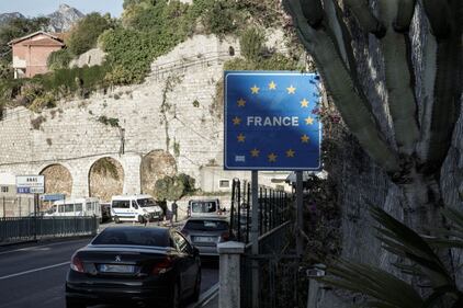 Le immagini che incastrano Macron 14