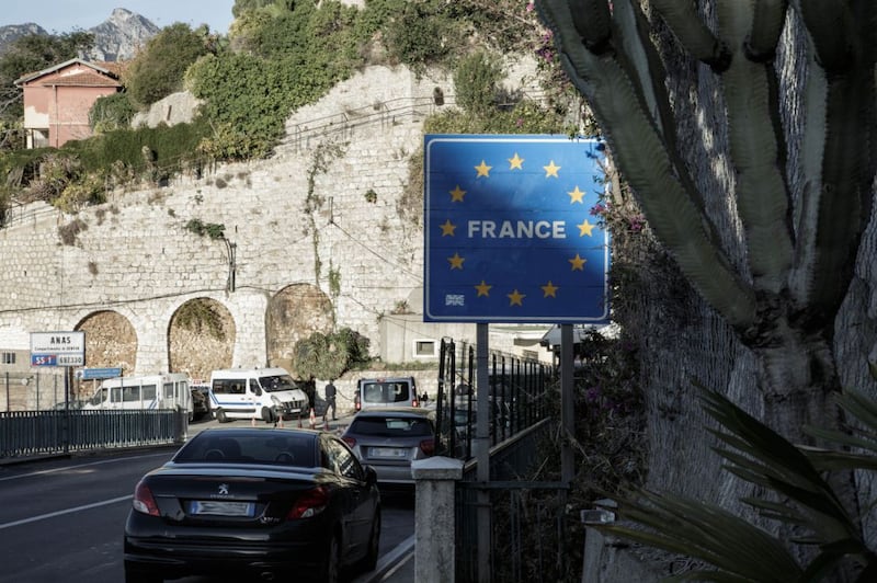 Le immagini che incastrano Macron 14