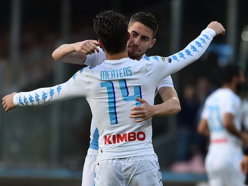 Mertens stende il Cagliari: il Napoli si prende il secondo posto