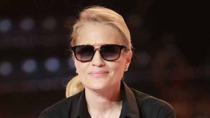 Heather Parisi: "Alcuni genitori vedono poco i figli perché sono pigri". E scoppia la bufera