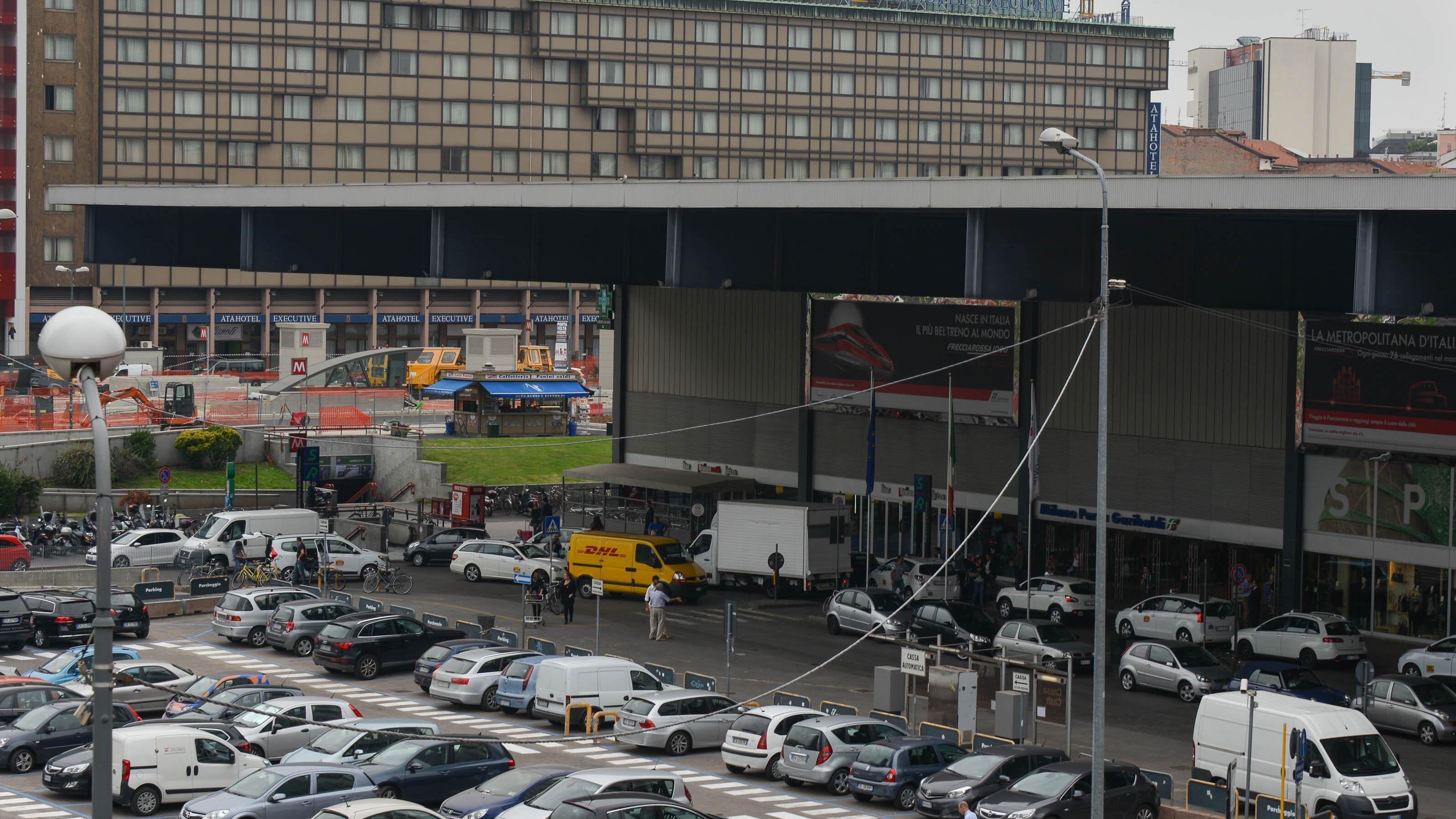 La stazione Garibaldi? Un incubo tra code e topi