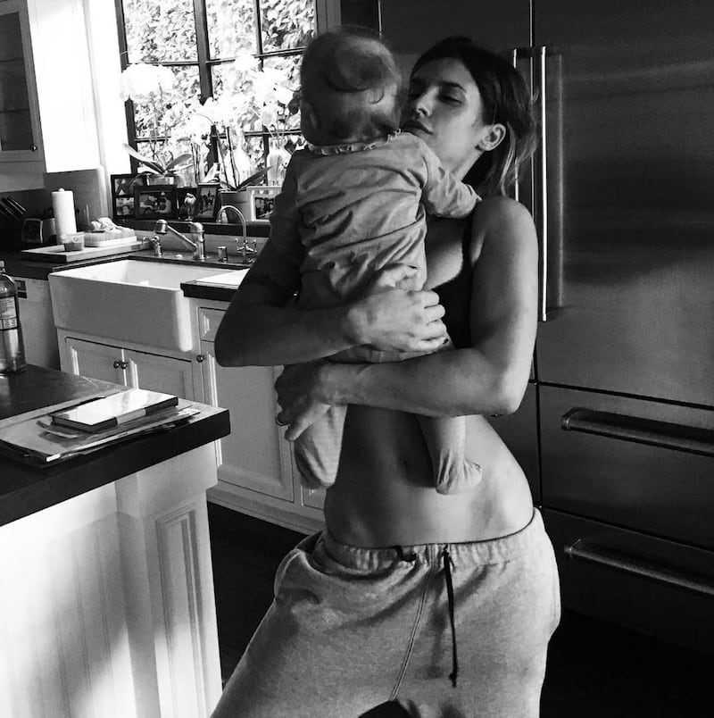 Elisabetta Canalis e Maddalena Corvaglia, bikini e bimbe 22