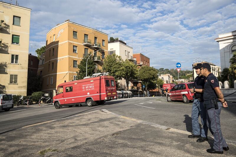 Roma, crolla palazzina a Ponte Milvio 8