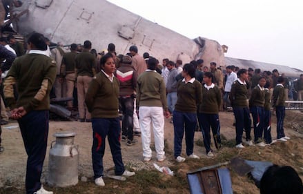 India un treno è deragliato in un grave incidente ferroviario 12