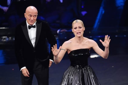 Sanremo, le gag del trio con gli ospiti 3