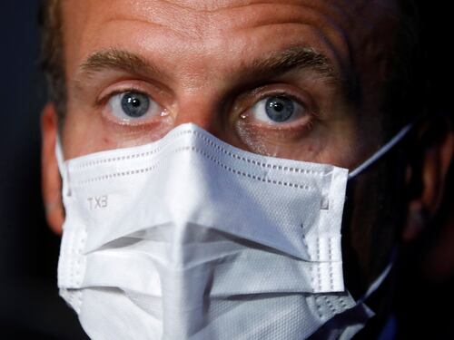 La fine social dell'uomo che vuole morire divide la Francia dopo il "no" di Macron
