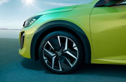 Nuova Peugeot 208 restyling, guarda la gallery  6
