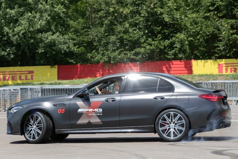 Velocità e adrenalina a bordo delle Mercedes-AMG 8