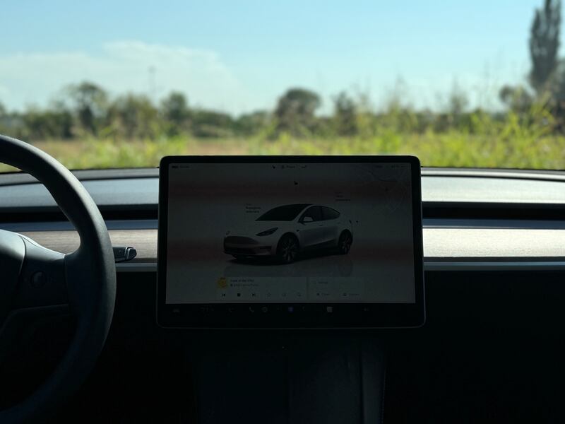 Tesla Model Y Long Range RWD: guarda la gallery del SUV elettrico super efficiente 12