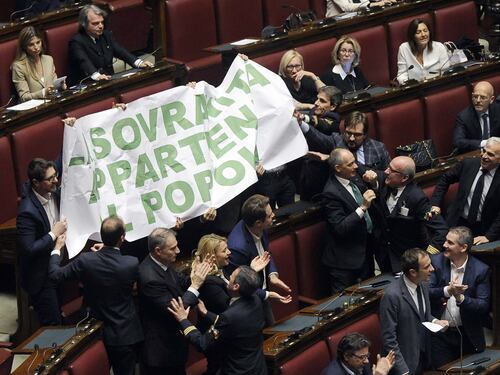 Gentiloni incassa la fiducia. Opposizioni contro il governo
