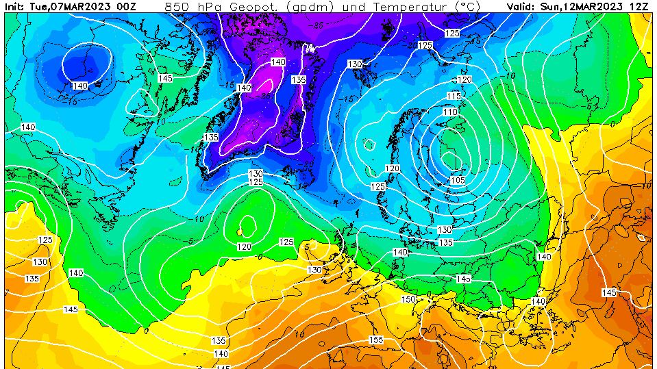 Meteo, arriva già l'estate? Occhio all'impennata termica