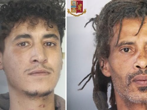Taglierino alla gola per rapinarlo: due marocchini arrestati