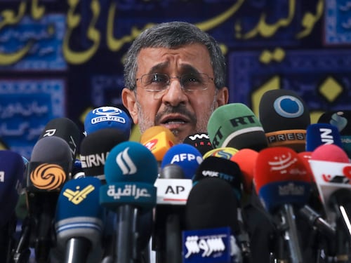 Il falco Ahmadinejad reclutato dal Mossad. Piani da neo-leader e vendetta del regime