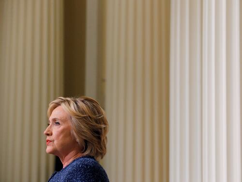 Malori, allergie e polmonite: Cosa c'è dietro la malattia di Clinton?