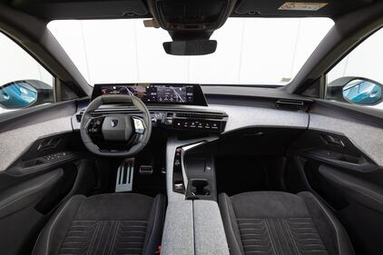 Peugeot e-3008: guarda tutte le foto 2