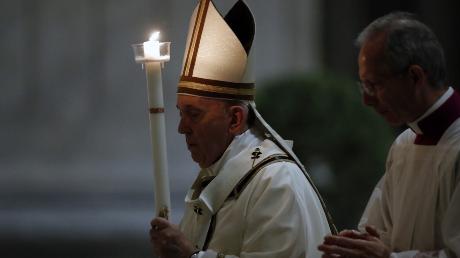 La veglia di Francesco "È il giorno del silenzio Questa è l'ora più buia"
