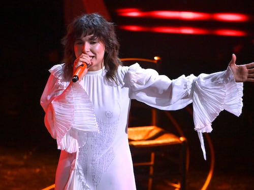 "La svolta da cantautrice cantando gli amori nascosti nell'ombra"