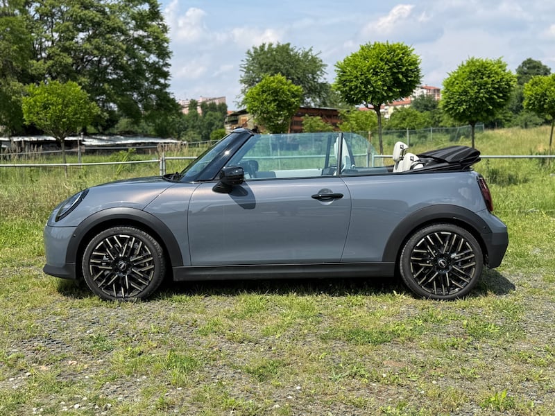 MINI Cabrio 2025: guarda la gallery della nuova decappottabile da città 17