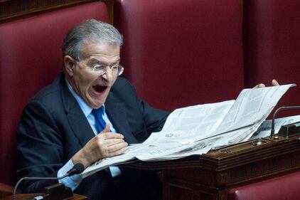 Lo sbadiglio di Cicchitto 1