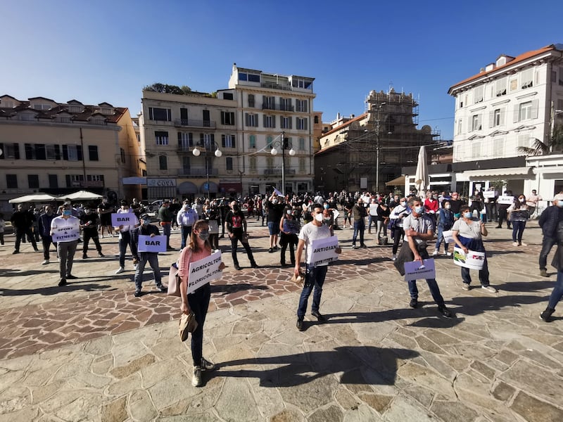 Le partite Iva in piazza contro il governo Conte a Sanremo 23