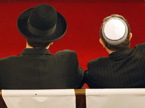 "Hai la kippah, non voti": in Francia i comunisti escludono rabbino dal seggio