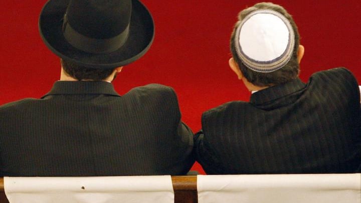 "Hai la kippah, non voti": in Francia i comunisti escludono rabbino dal seggio