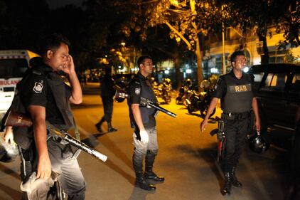 Isis prende ostaggi nella capitale del Bangladesh 1