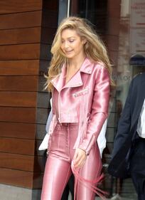 Jenner e Hadid, le sexy sorelle della moda 25