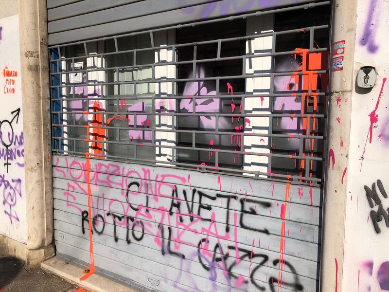 Assalto femminista contro la sede di Pro Vita e Famiglia 2