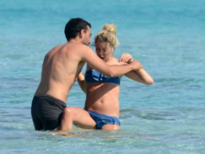 Costanza Caracciolo e Primo Reggiani al mare 23