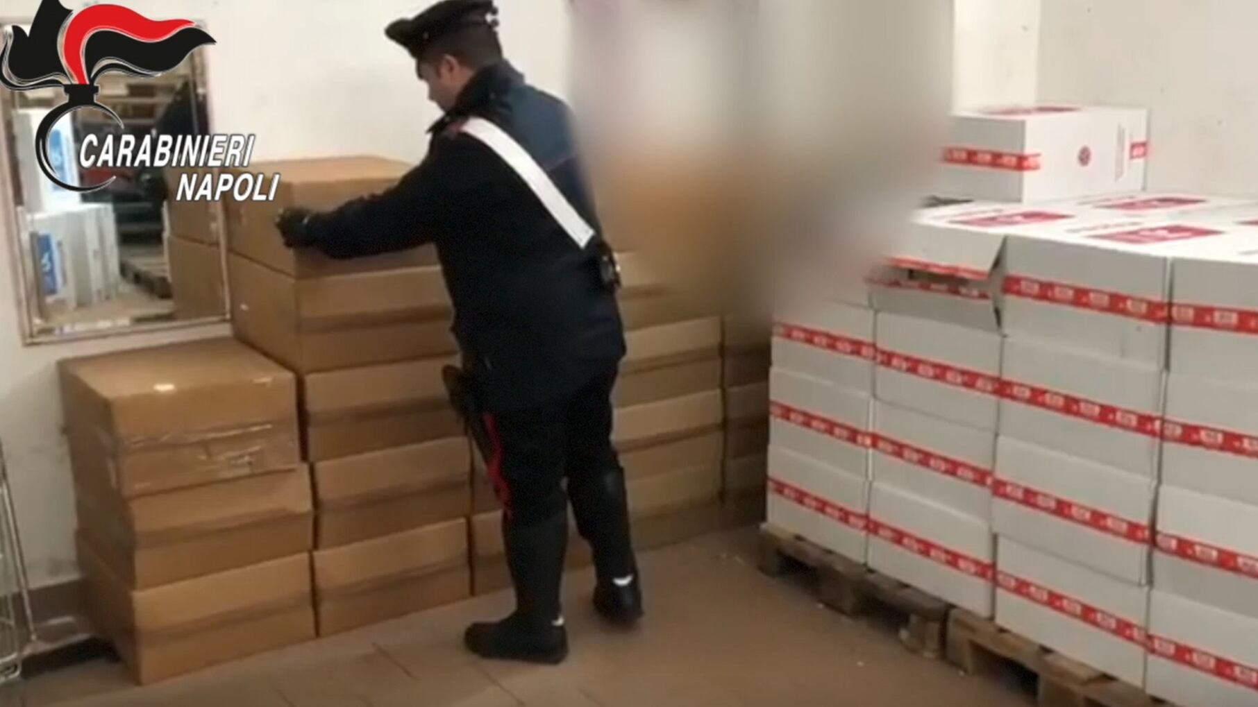 Vendeva sigarette di contrabbando: arrestato 33enne di Ercolano