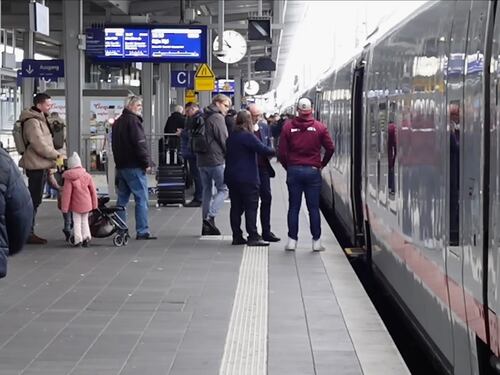 Chiede il biglietto allo straniero, capotreno ucciso di botte a 36 anni