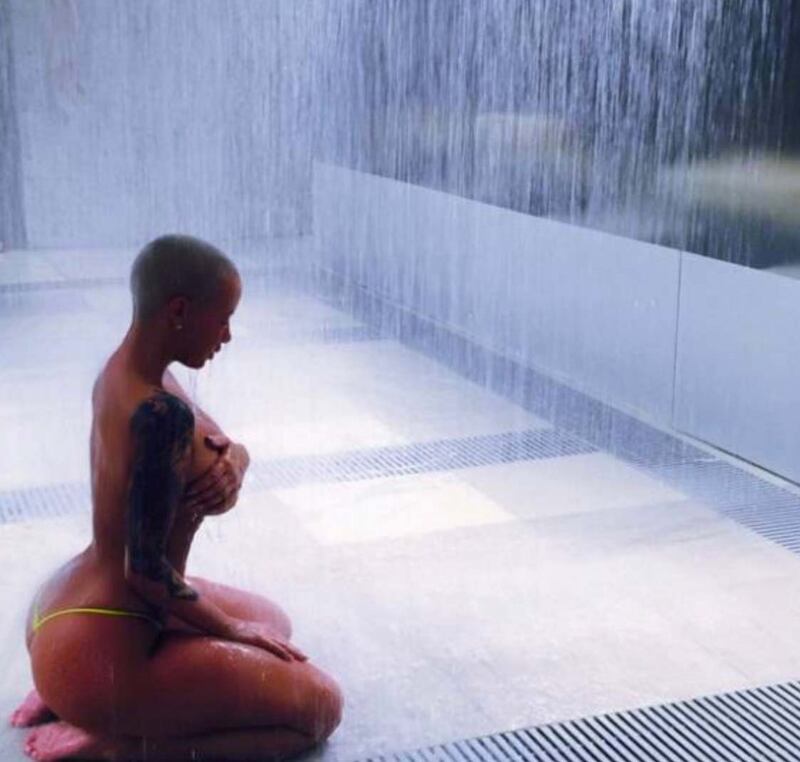 #NationalSendANudeDay, tra battute e selfie famosi 1