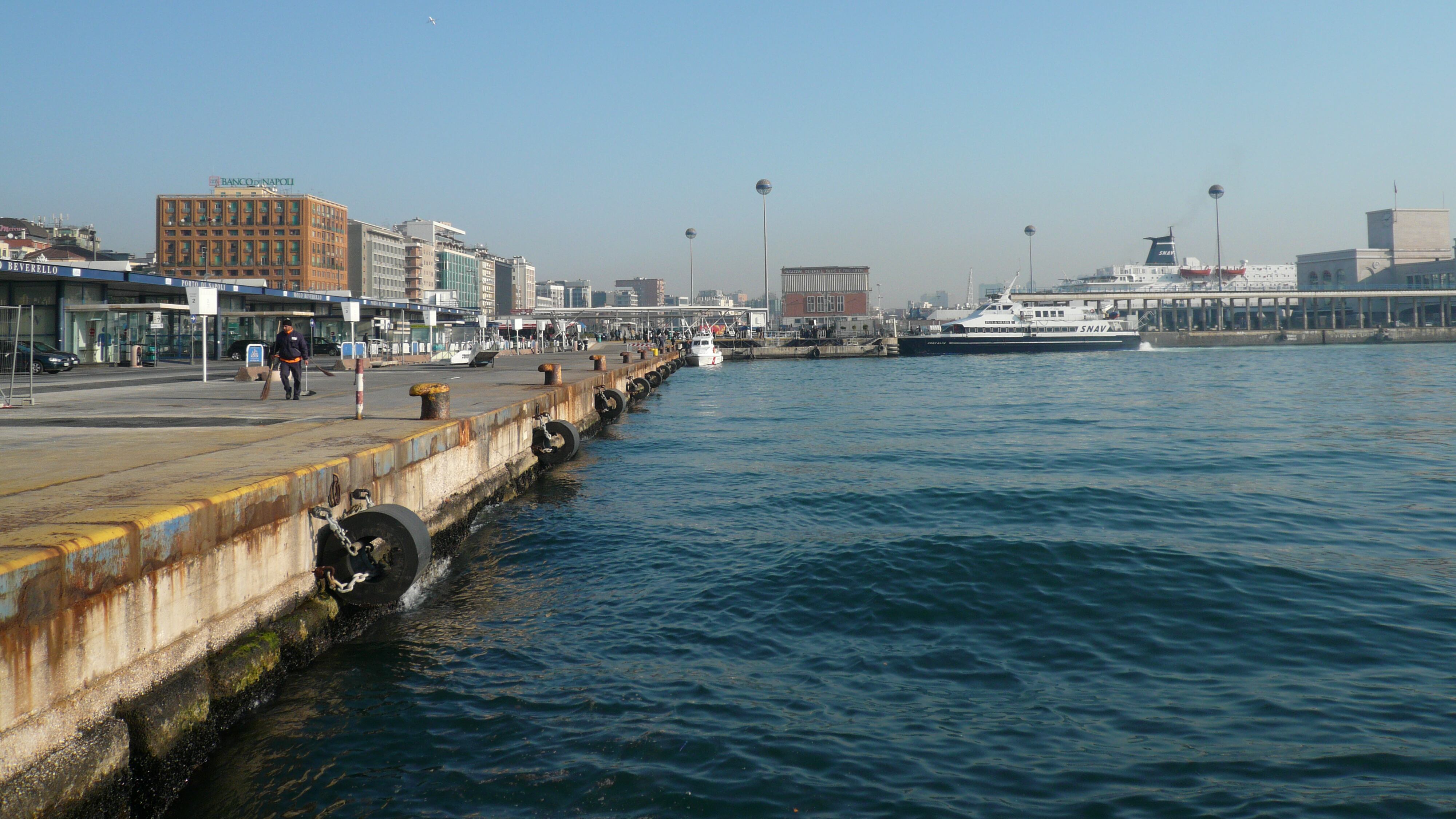 Turista olandese scippata al porto di Napoli: rubato orologio dal valore di 14mila euro