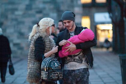 Wanda Nara e Icardi, teneri genitori a Milano 4