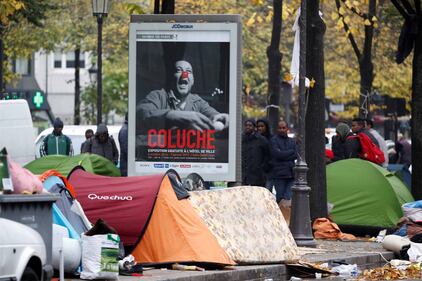Parigi invasa dai migranti 1