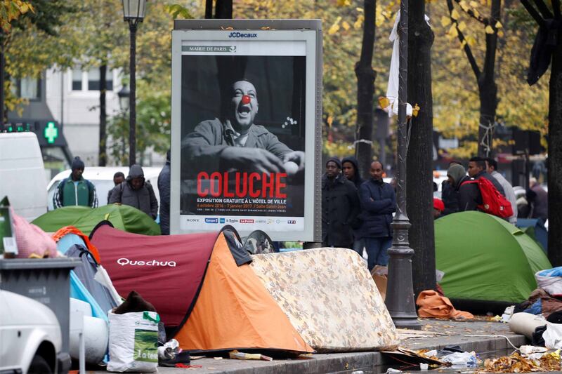 Parigi invasa dai migranti 1