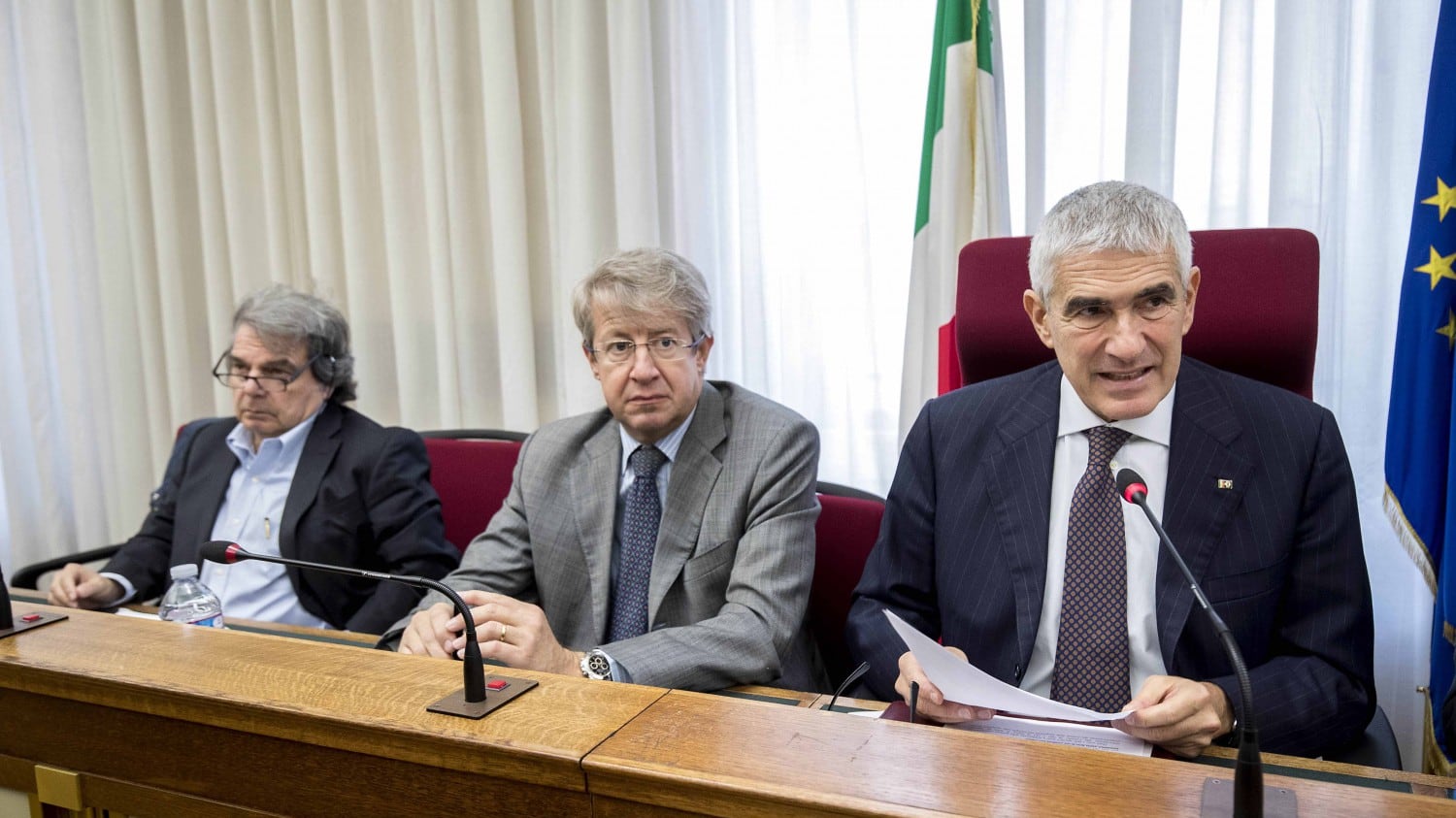 Consob si scopre renziana: "La crisi colpa di Bankitalia"