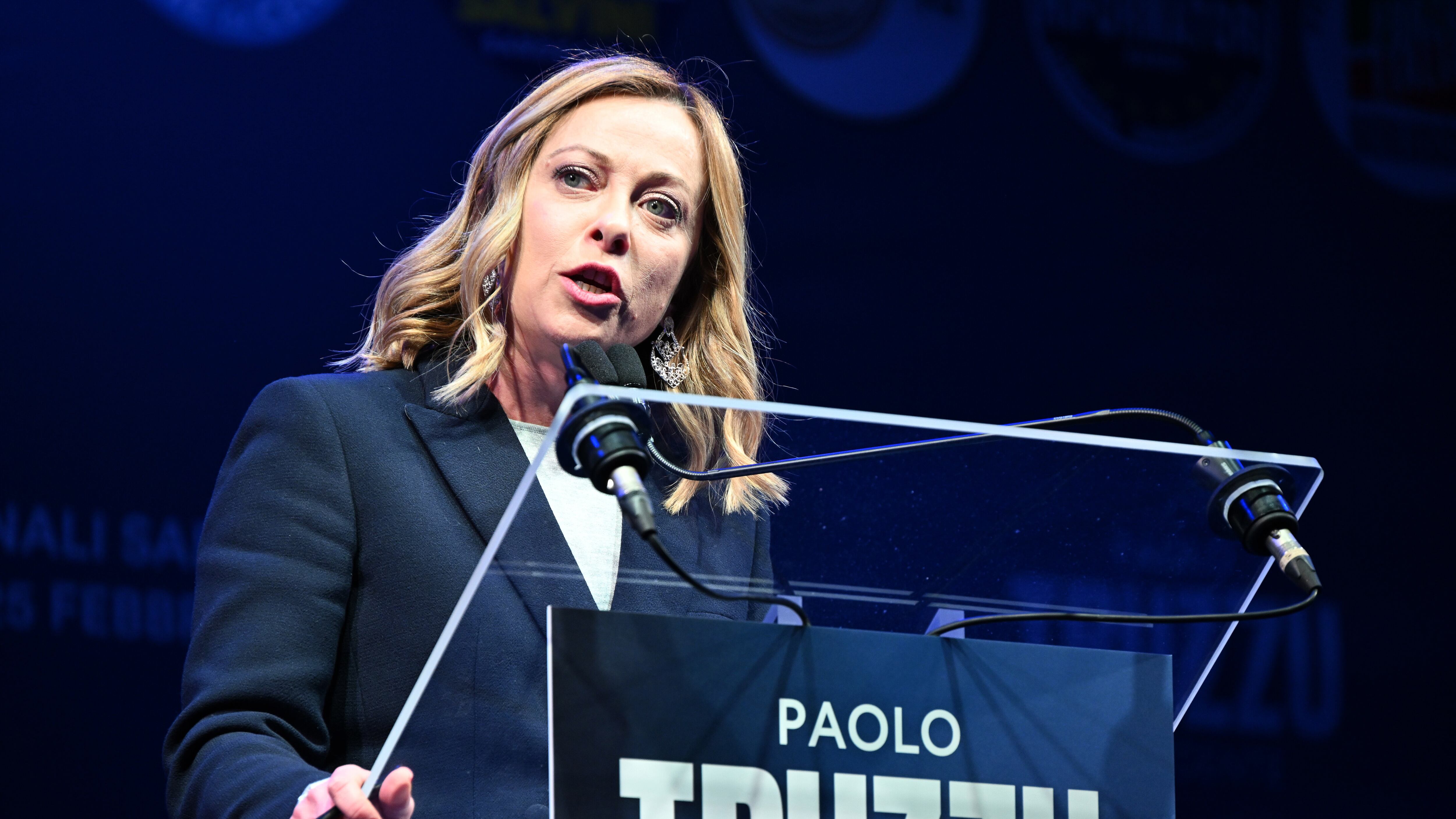 "Sono in Quaresima...". Giorgia, battute e fermezza. "Io non seguo gli umori"