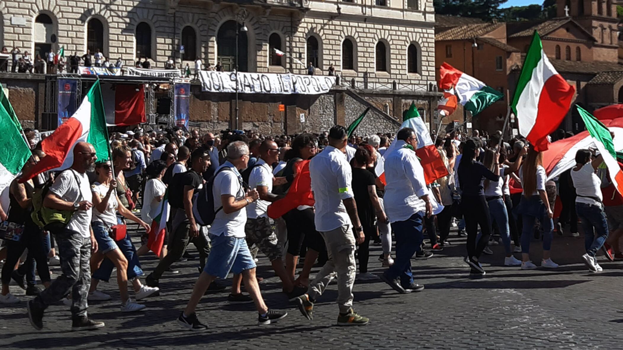 Negazionisti oggi in piazza. Il Viminale: "Pugno di ferro"