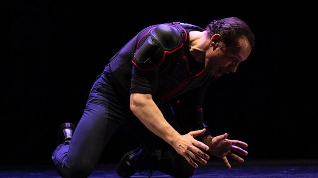 L'"Orlando" si infuria tra i cavalli di Paladino