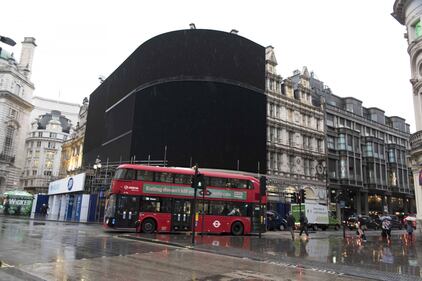 Londra, spenti per restyling i celebri schermi di Piccadilly Circus 1