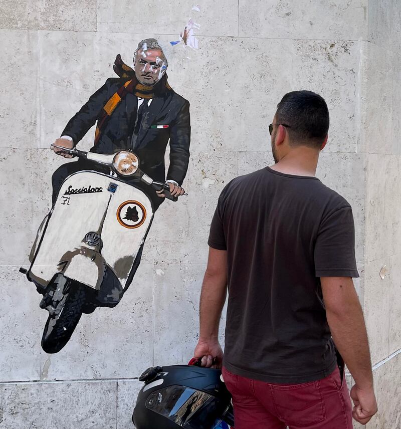 Mourinho in Vespa, murale