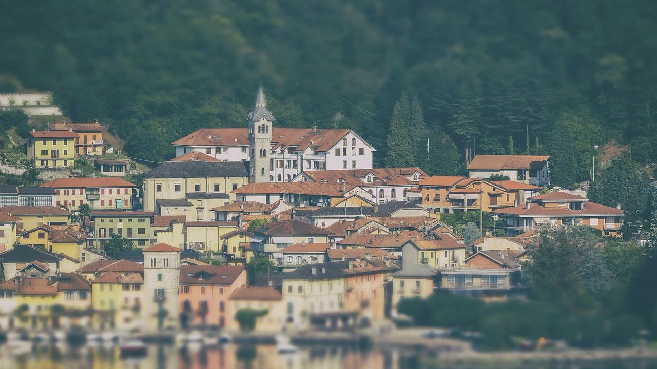 Omegna, il borgo immerso tra storia e design