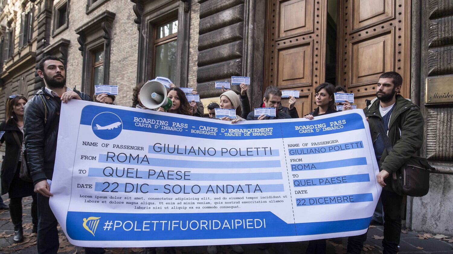 "Inadeguato a fare il ministro". Mozione di sfiducia contro Poletti