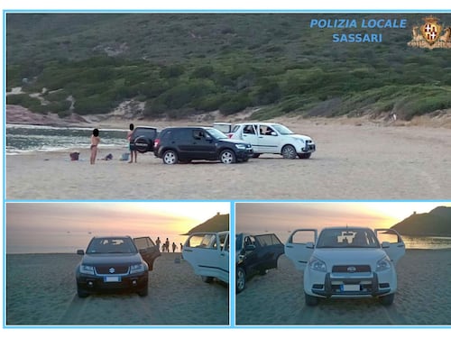 Sardegna, turisti parcheggiano i suv in spiaggia per guardare il tramonto