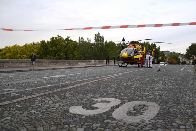 Parigi, strage alla sede della polizia: funzionario uccide 4 persone 1