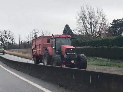 Auto contro gli agricoltori, morta una donna: tragedia in Francia