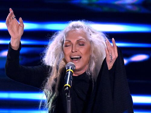 Fedez il “paladino”: così si fa porta bandiera dell’odio social contro Anna Oxa